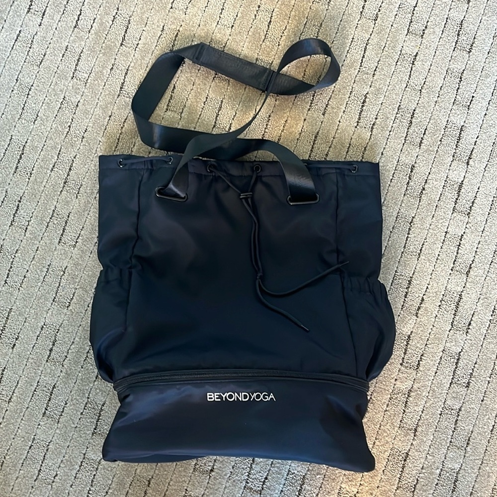 Beyond yoga convertible gym black bag - Picture 4 of 7